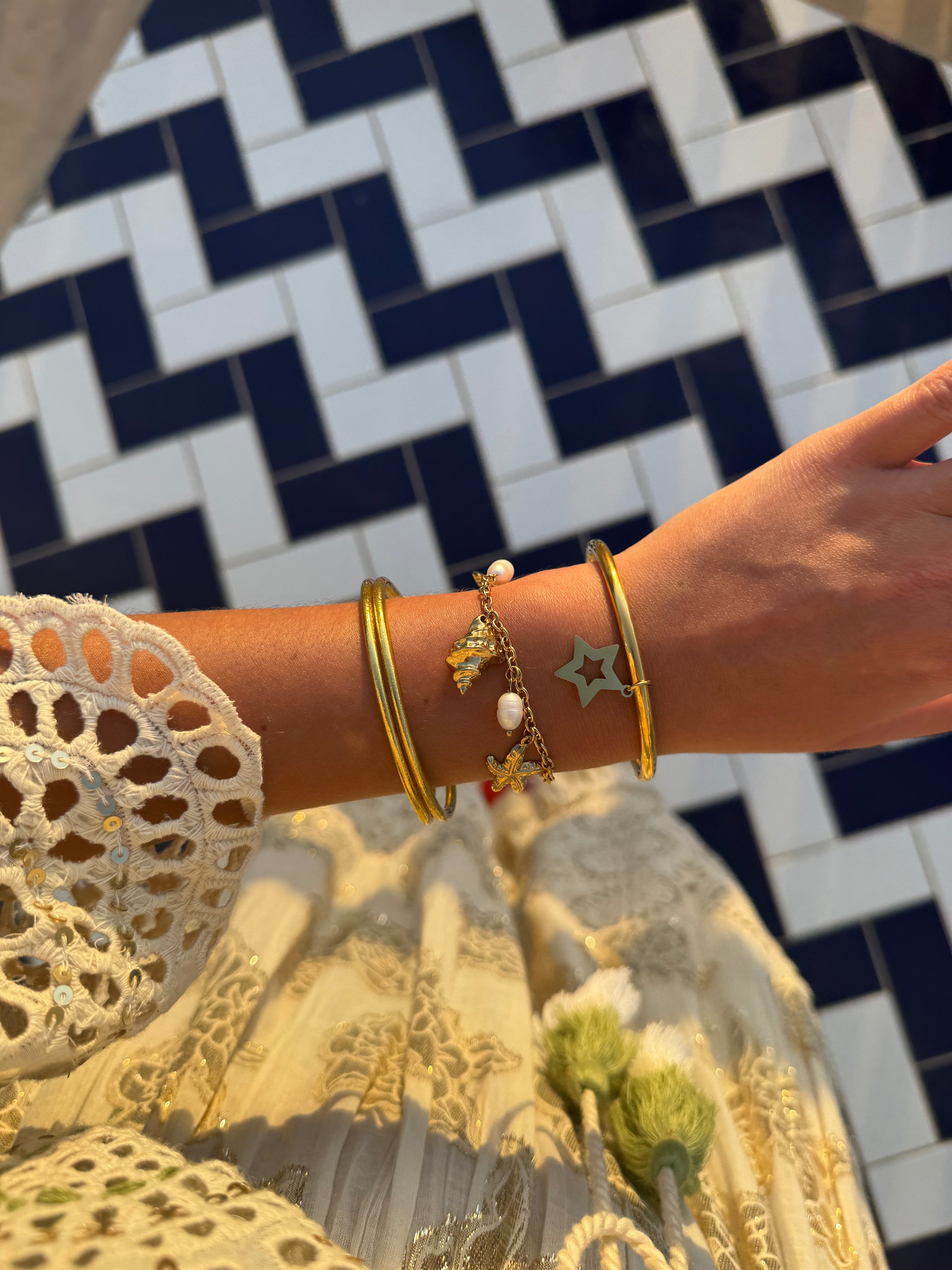 FINE GOLDEN BUDDHIST BANGLE