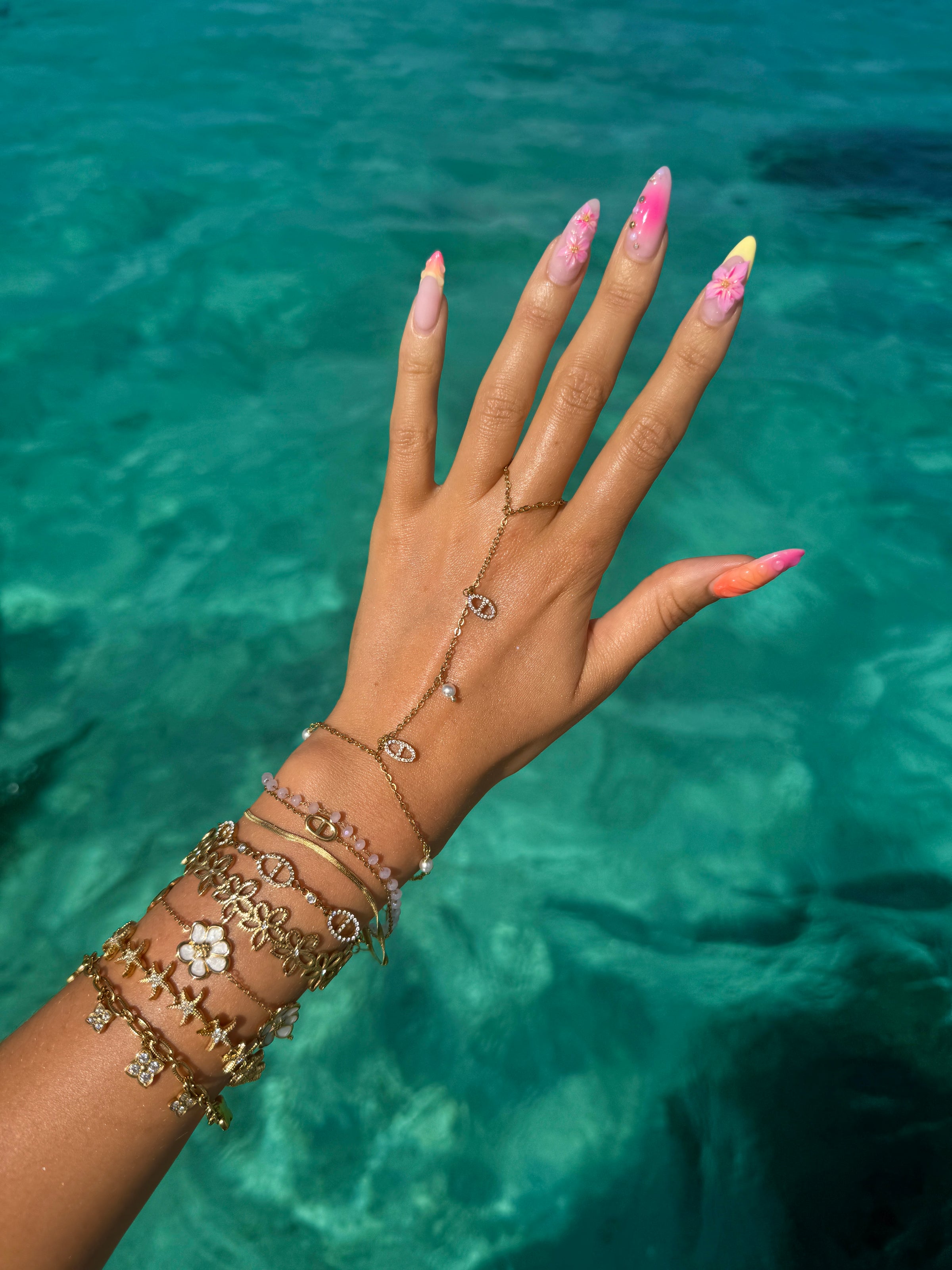 CHAINE DE MAIN NACRE