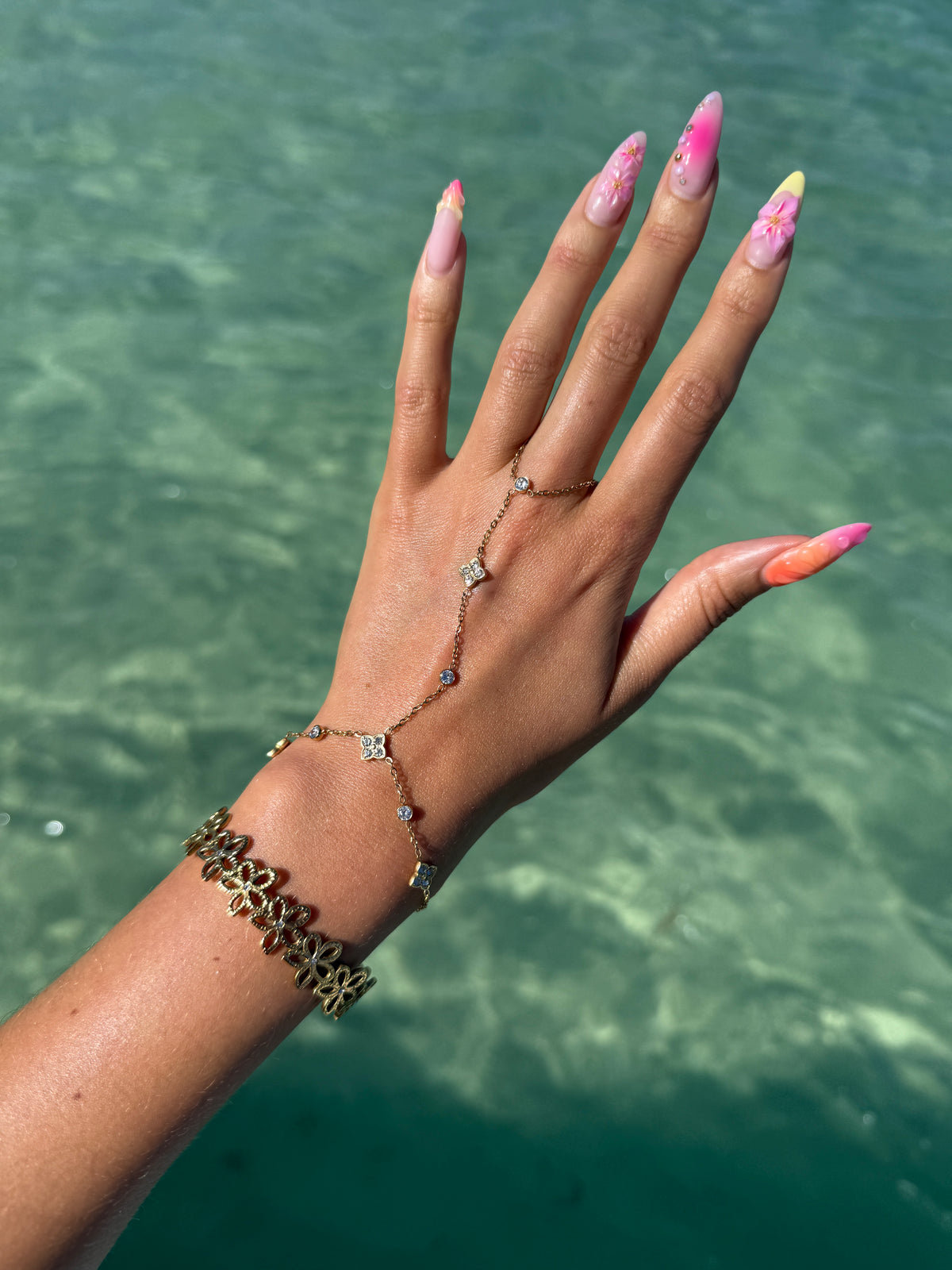 CHAINE DE MAIN BELLE MARE