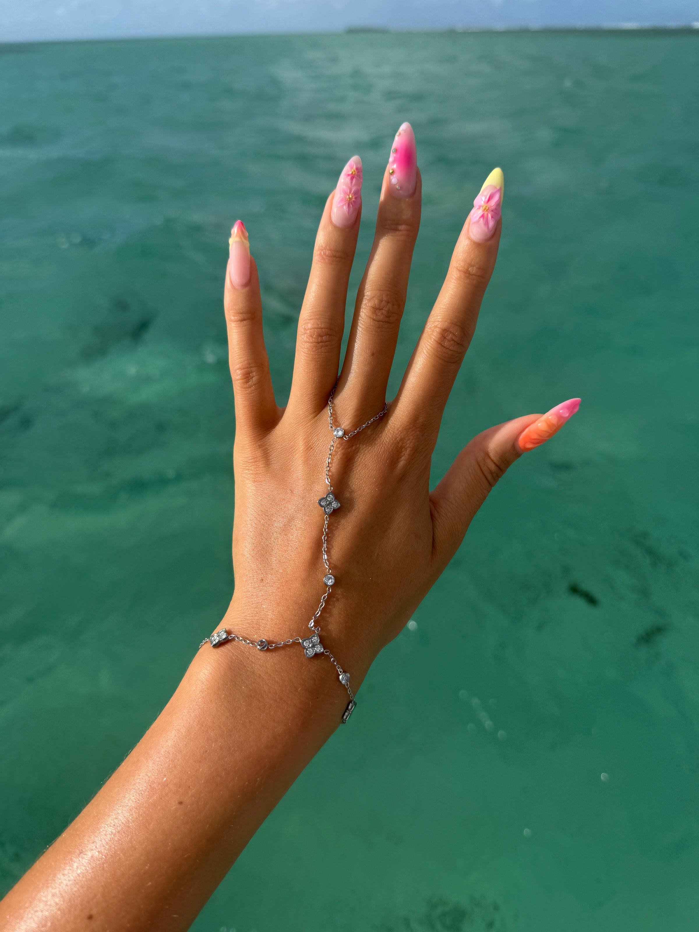 CHAINE DE MAIN BELLE MARE