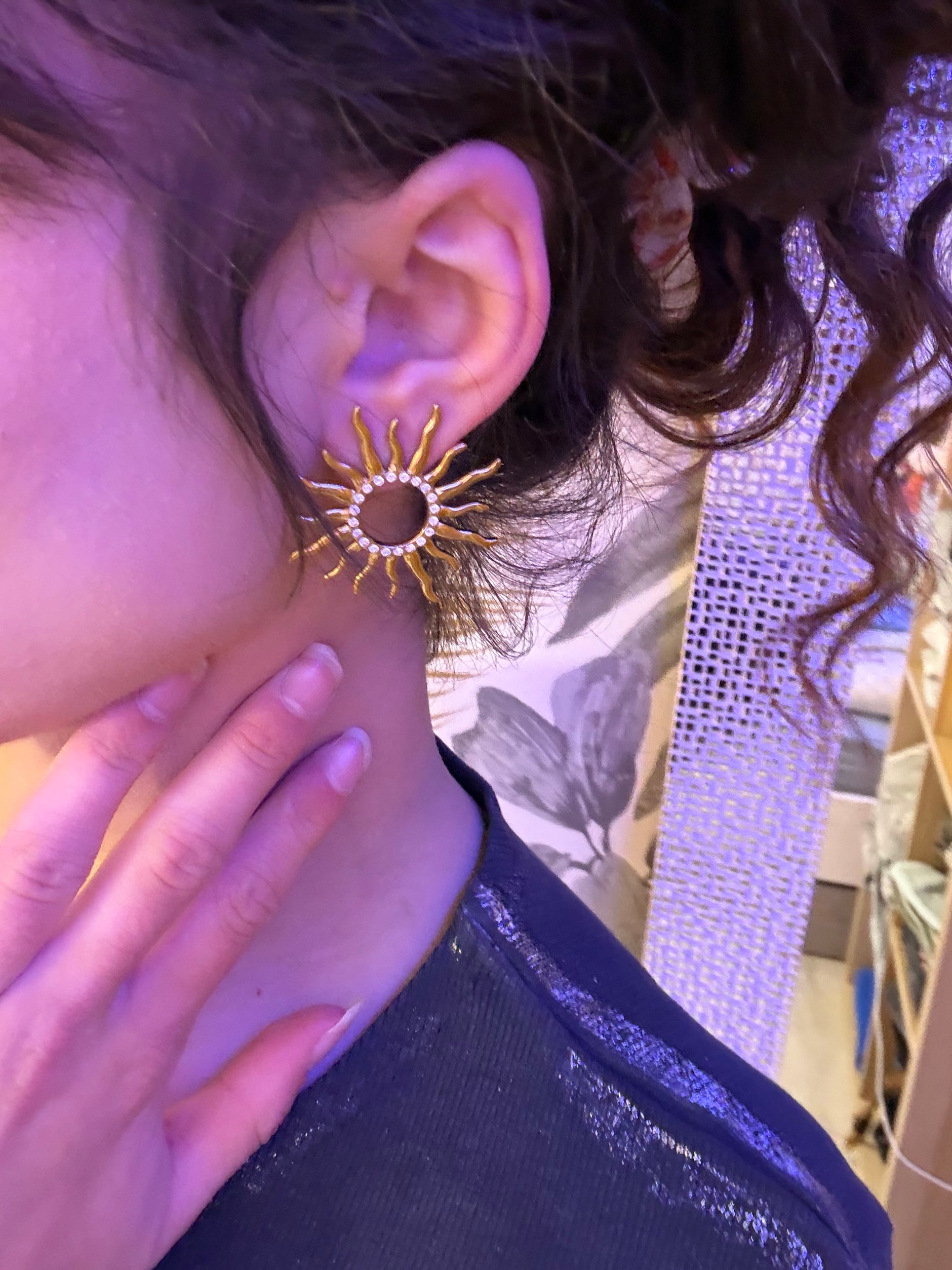 Boucles d'oreilles très originales en forme de pelote de laine Boucles d'oreilles très originales en forme de pelote de laine